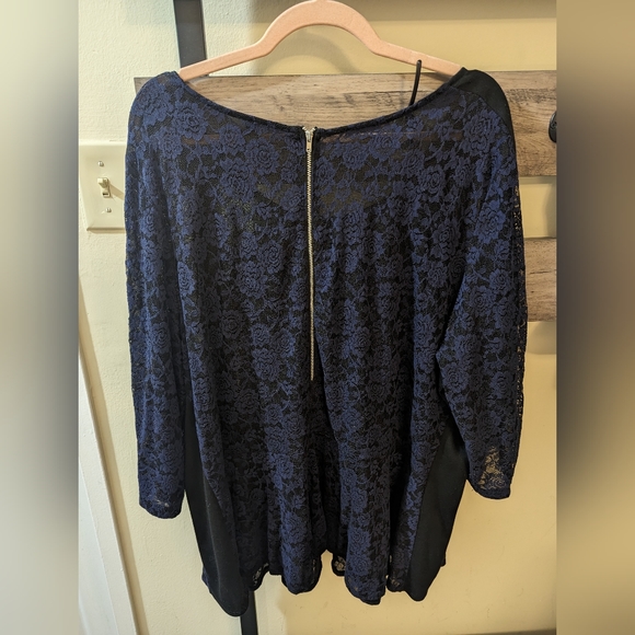 Additionelle Peplum Lace Top - Picture 2 of 3